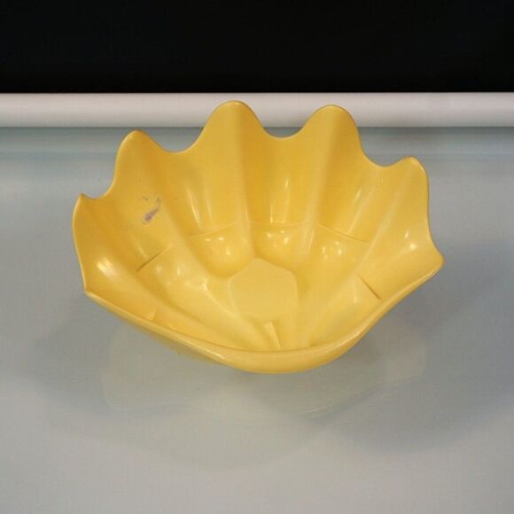 Vintage MCM Hard Plastic Decorative Clam Shell Bowl Serving Or Display 8.5 x 7 - Picture 2 of 8